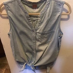 Looser fit runs bigger chambray sleeveless soft tie top, wore once